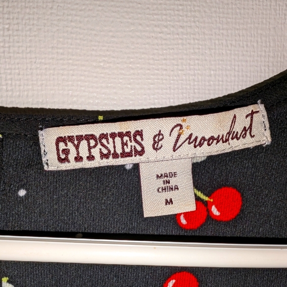 GYPSIES & Moondust "M" Fancy Black & Cherry design off the shoulders top - Picture 4 of 4